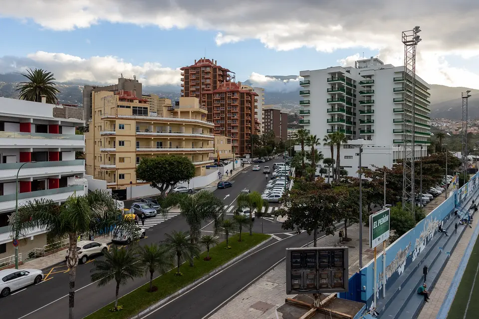 Puerto de la Cruz pilsēta un krasts, skats no El Peñón del Fraile