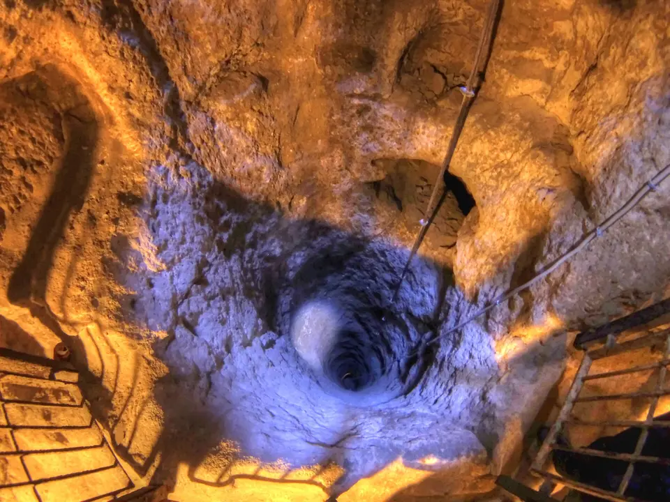 Ventilācijas šahta Derinkujas pazemes pilsētā
