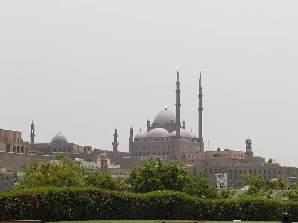 Kairas citadele ar Muhameda Ali mošeju, skats no tālienes