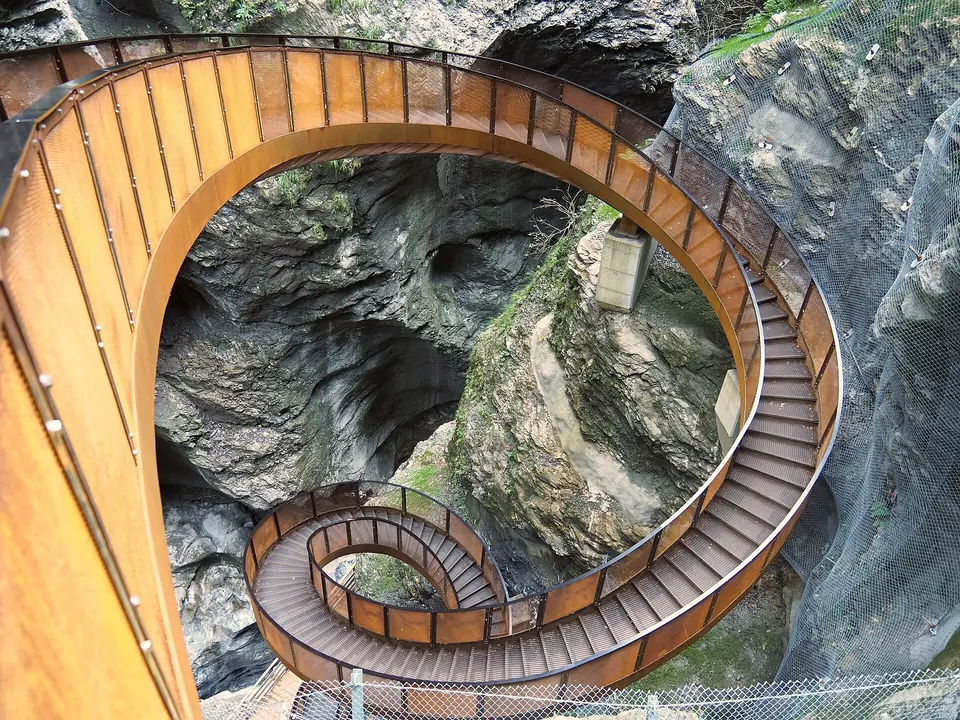 Helix – spirālveida kāpnes Liechtensteinklamm aizā
