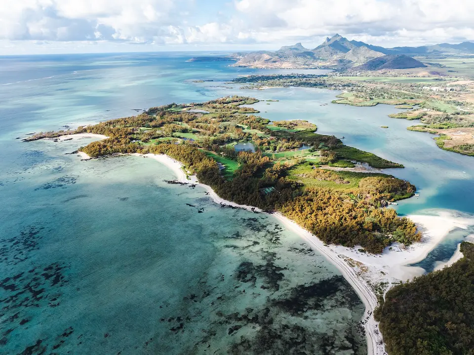 Briežu sala (Île aux Cerfs) Maurīcijas austrumu krastā