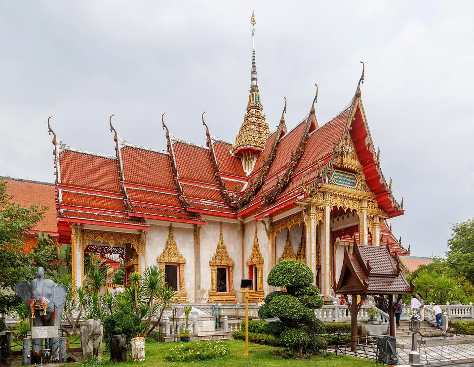 Wat Chalong tempļa ēka Puketā